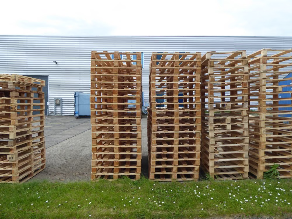 Wooden pallets for packing and delivery